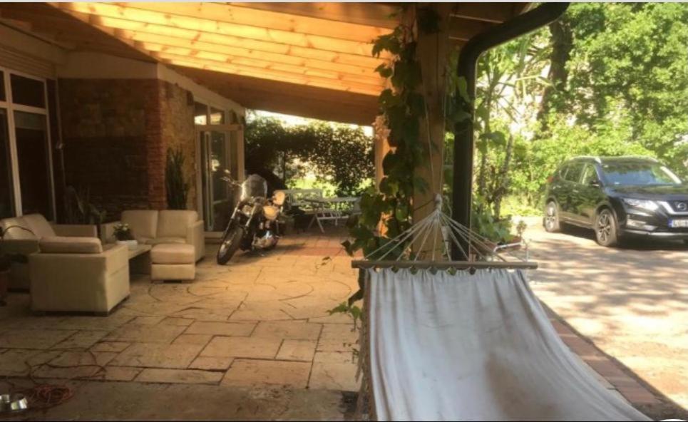 2 Story Studio Free Parking Included Apartment