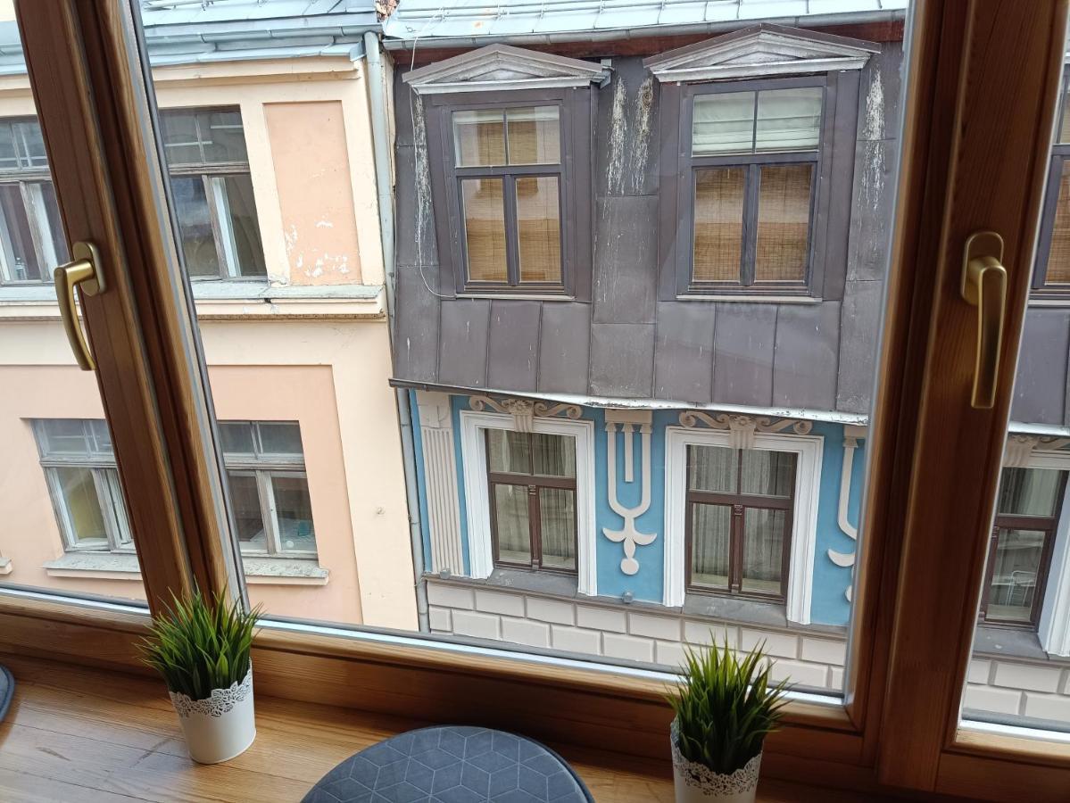 Elegant Old Town Toffee Bliss Apartment, Self Check-in, Steps From Bus Station Riga