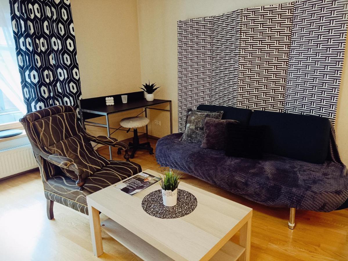 Elegant Old Town Toffee Bliss Apartment, Self Check-in, Steps From Bus Station Appartement *