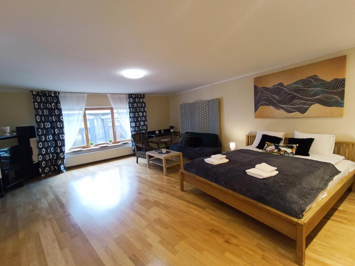 Elegant Old Town Toffee Bliss Apartment, Self Check-in, Steps From Bus Station