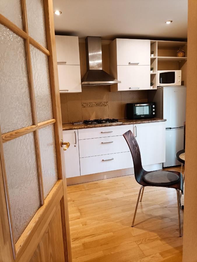 Elegant Old Town Toffee Bliss Apartment, Self Check-in, Steps From Bus Station Appartement *