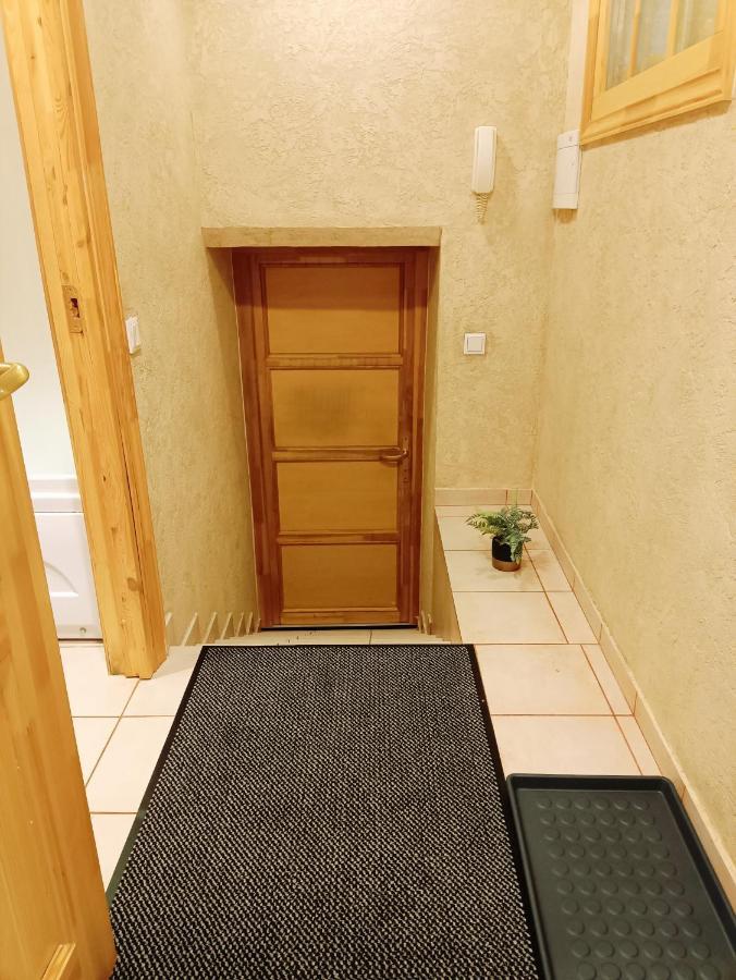 Elegant Old Town Toffee Bliss Apartment, Self Check-in, Steps From Bus Station Appartement *