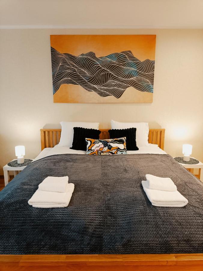 Appartement Elegant Old Town Toffee Bliss Apartment, Self Check-in, Steps From Bus Station Riga