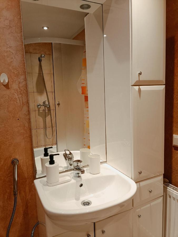 Elegant Old Town Toffee Bliss Apartment, Self Check-in, Steps From Bus Station