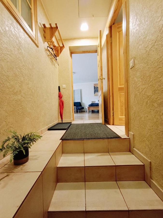 Elegant Old Town Toffee Bliss Apartment, Self Check-in, Steps From Bus Station Appartement *