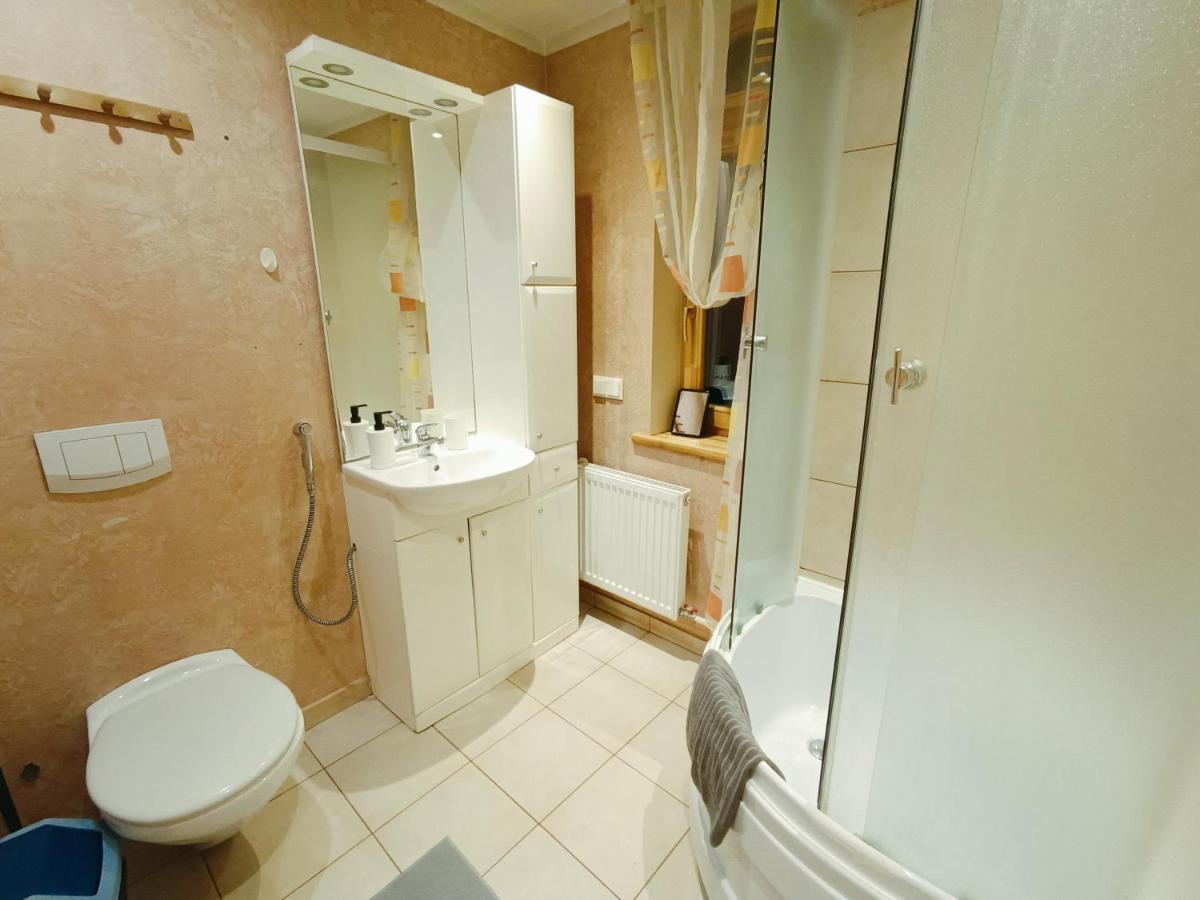 Elegant Old Town Toffee Bliss Apartment, Self Check-in, Steps From Bus Station * Riga