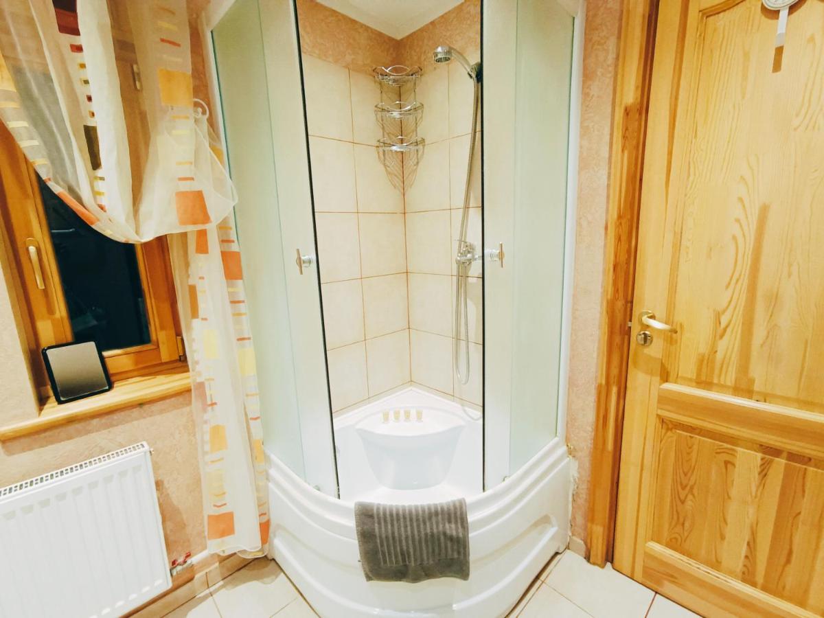 Elegant Old Town Toffee Bliss Apartment, Self Check-in, Steps From Bus Station * Riga