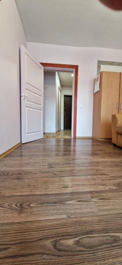With Parking Place Apartment *