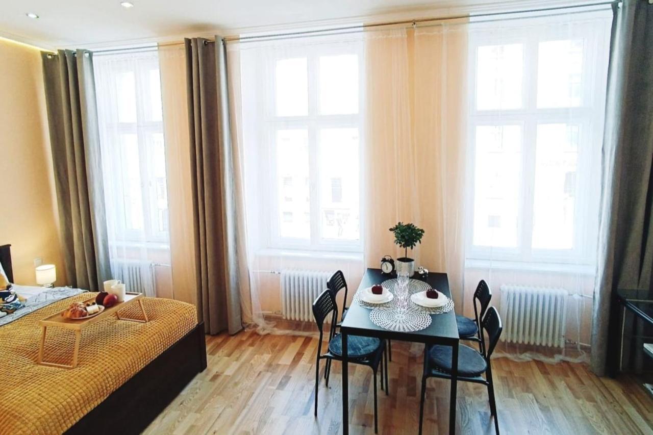 Apartment Centrally Located *