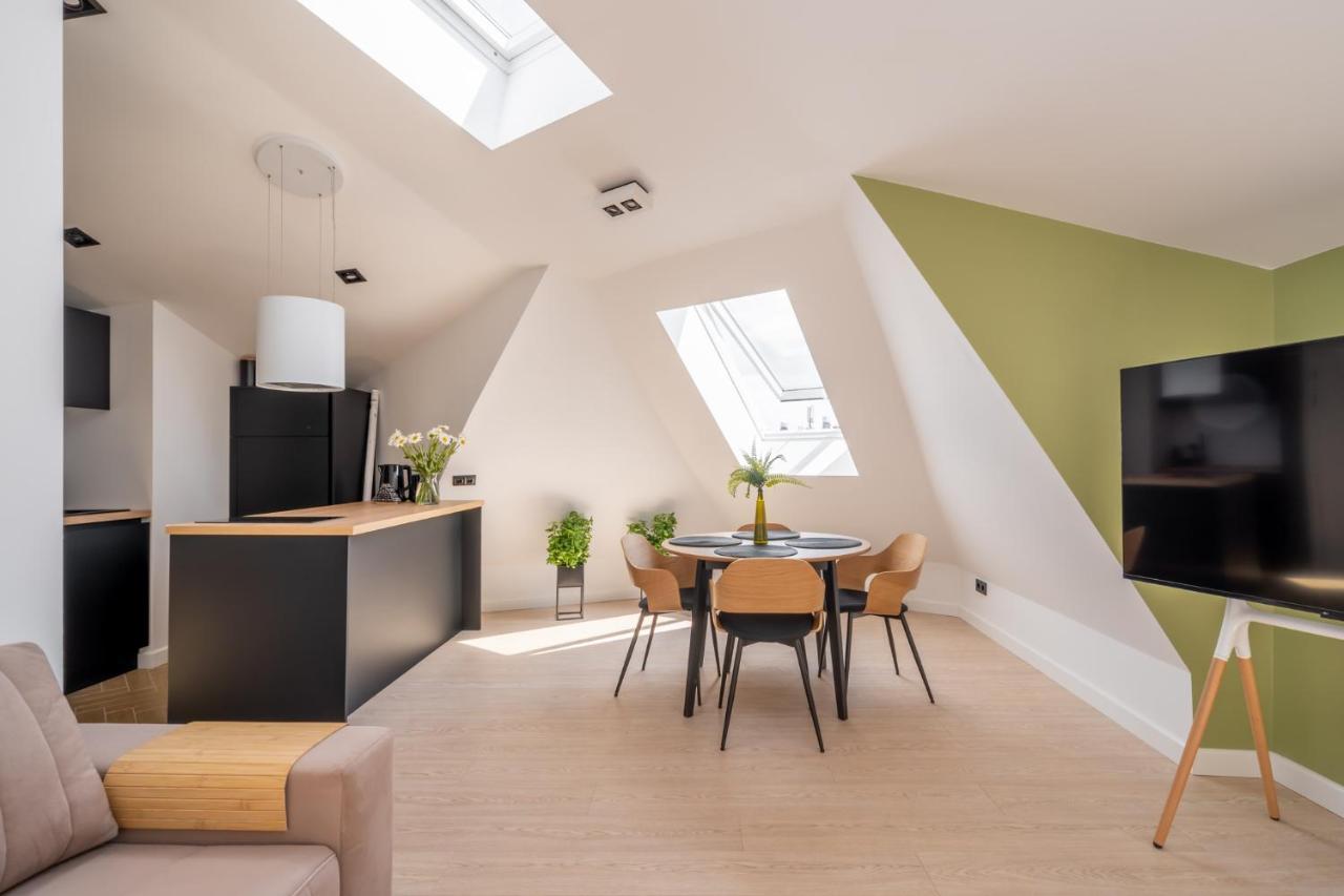 New Flat With Free Underground Parking And Air Conditioning Apartment