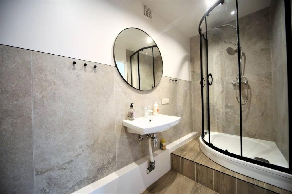 Korter Two Bedroom / Old Town With Private Terrace Riga