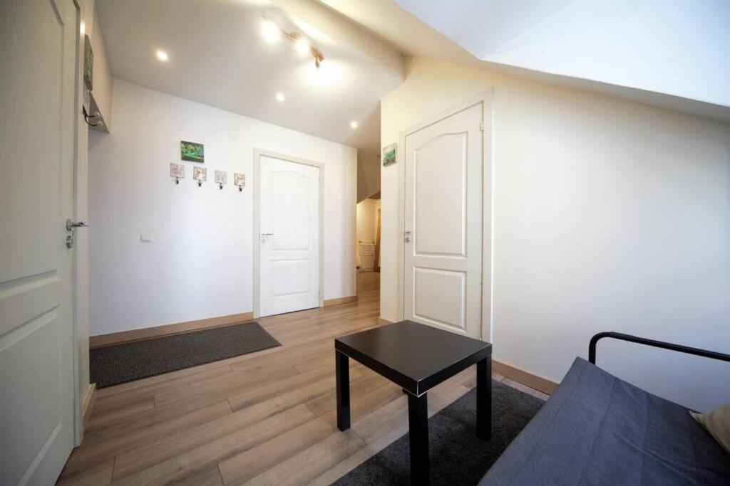 3 Bedroom / Compact Apt Old Town Apartment