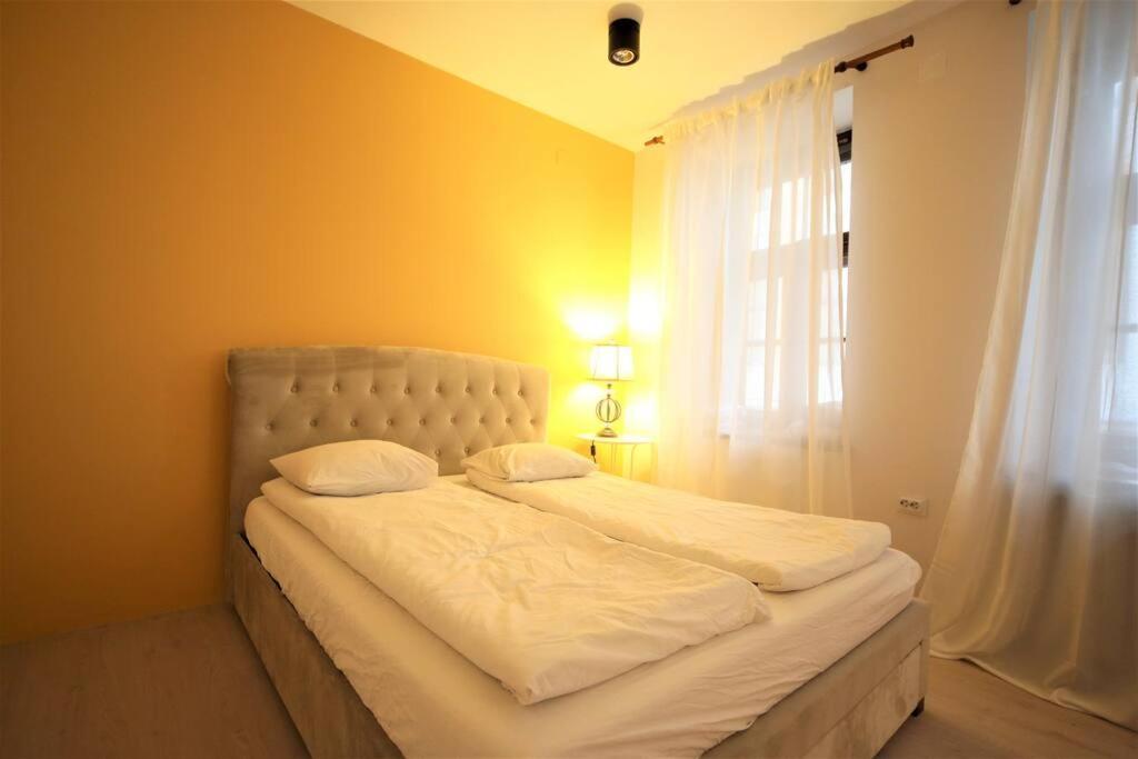 Butas Lovely Two Bedroom In The Old Town *