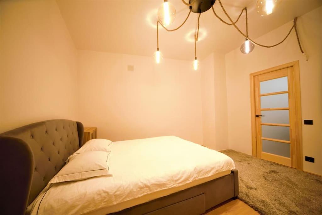3 Bedrooms Oldtown With Balcony Quiet Area Căn hộ