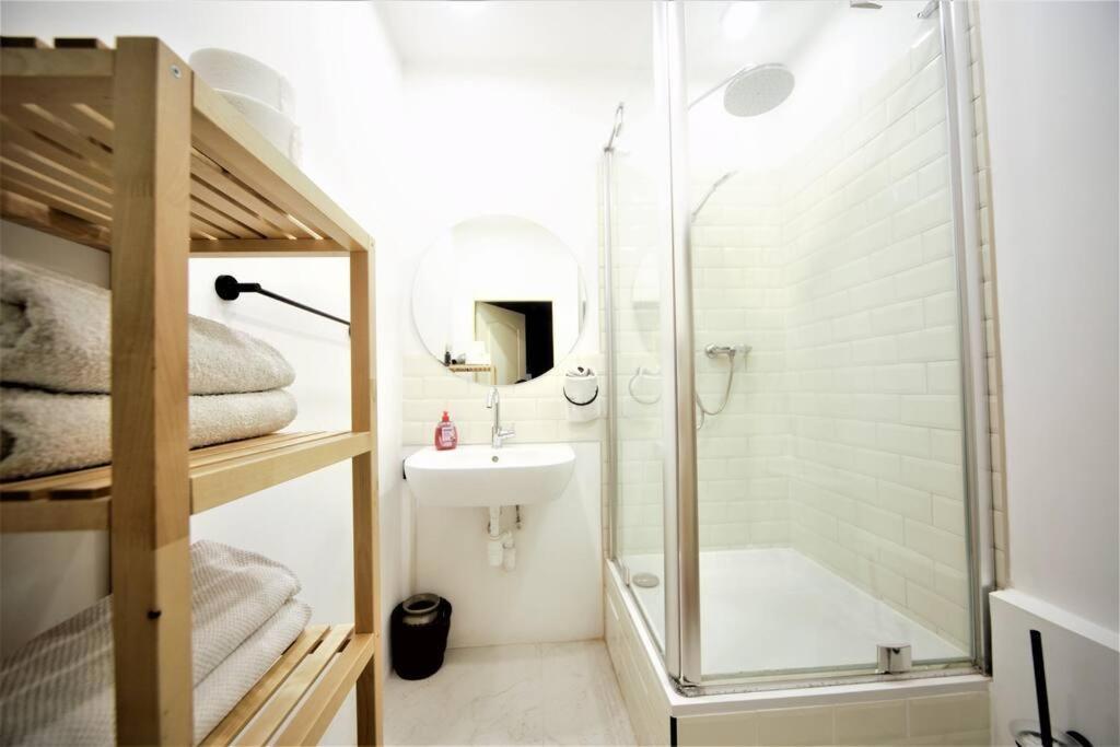 3 Bedrooms Oldtown With Balcony Quiet Area * Riga