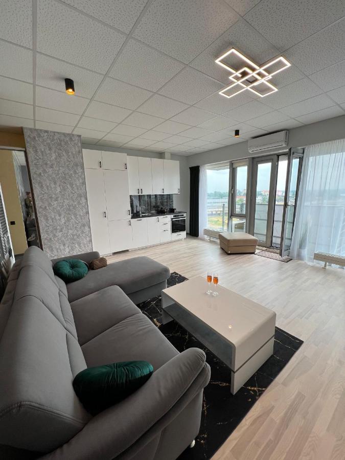 Krasta Free Parking With & River View * Riga