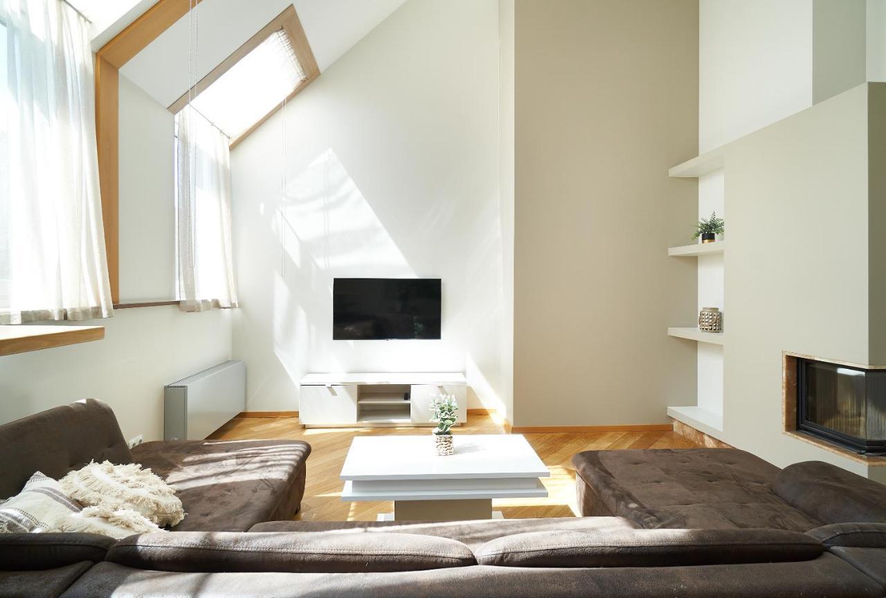 Alexander Apartment *