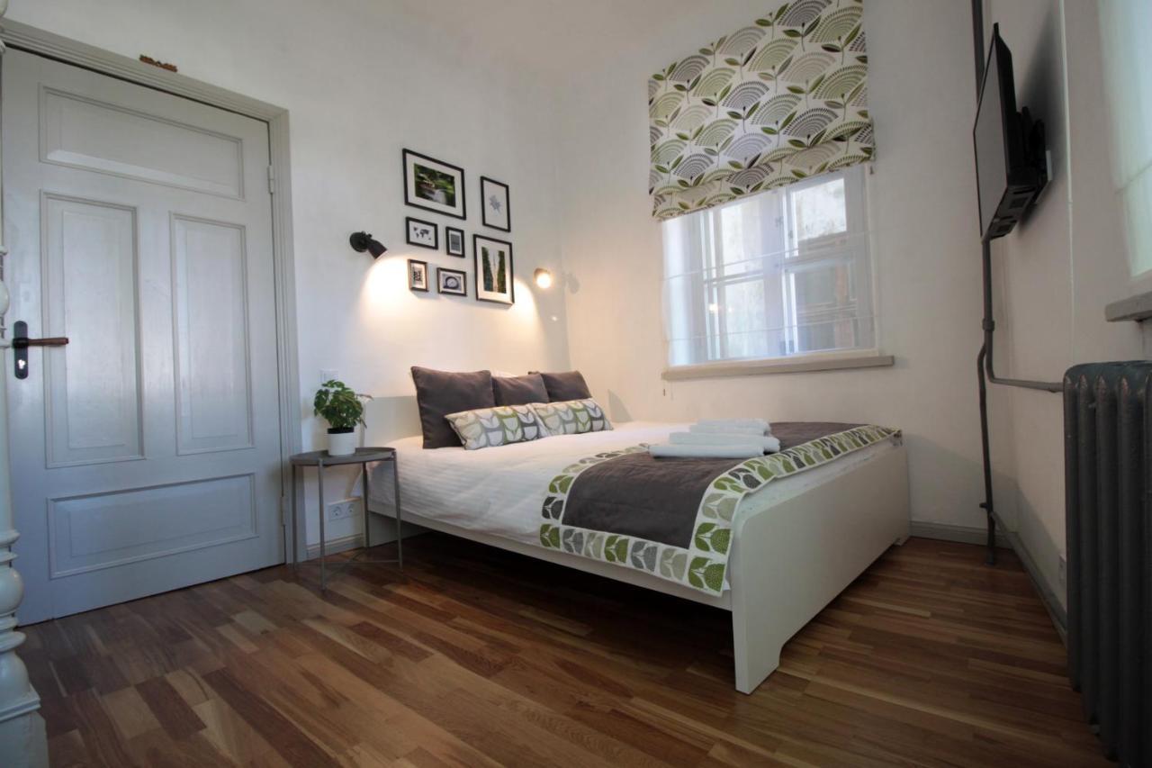 Apartment Vintage 1br In Quiet Center Of *