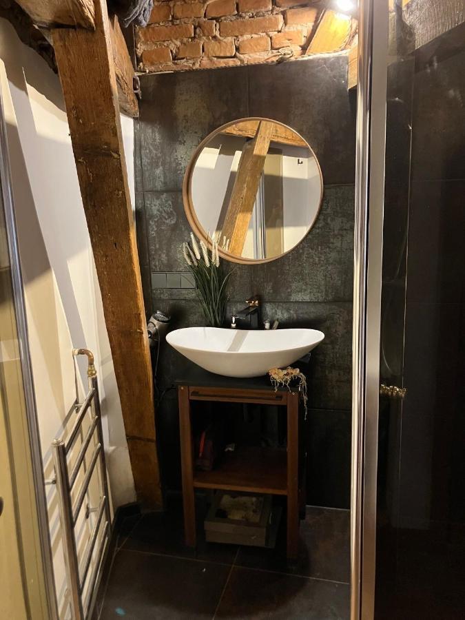 Albert Square Studio In Old Apartment Riga