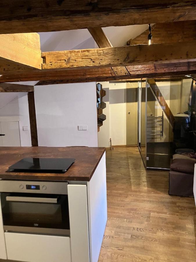 Albert Square Studio In Old Apartment *