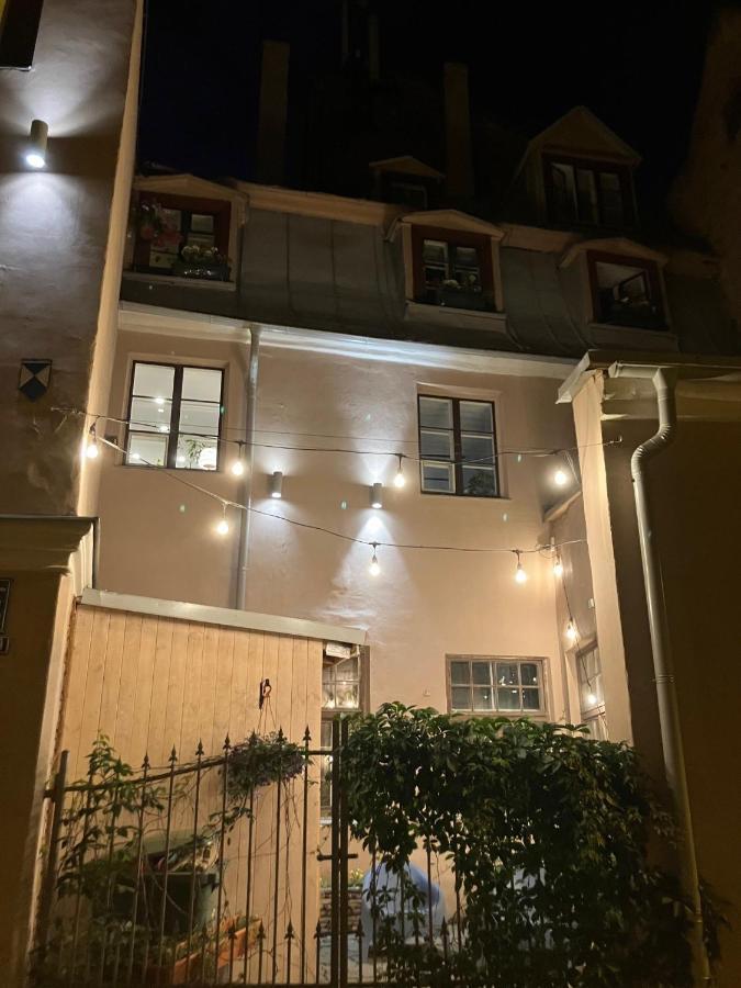Albert Square Studio In Old Apartment