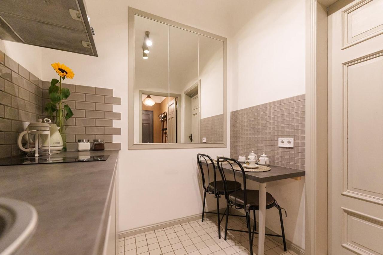 Vintage 1br In Quiet Center Of * Riga