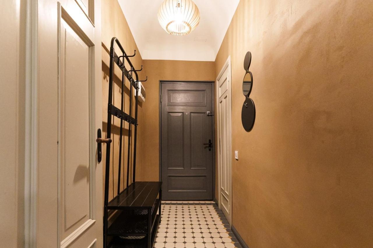 Vintage 1br In Quiet Center Of Apartment