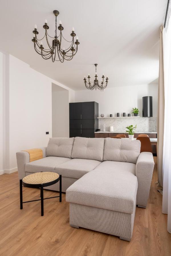 Huoneisto Spacious 1-bedroom In The Heart Of Old Town *