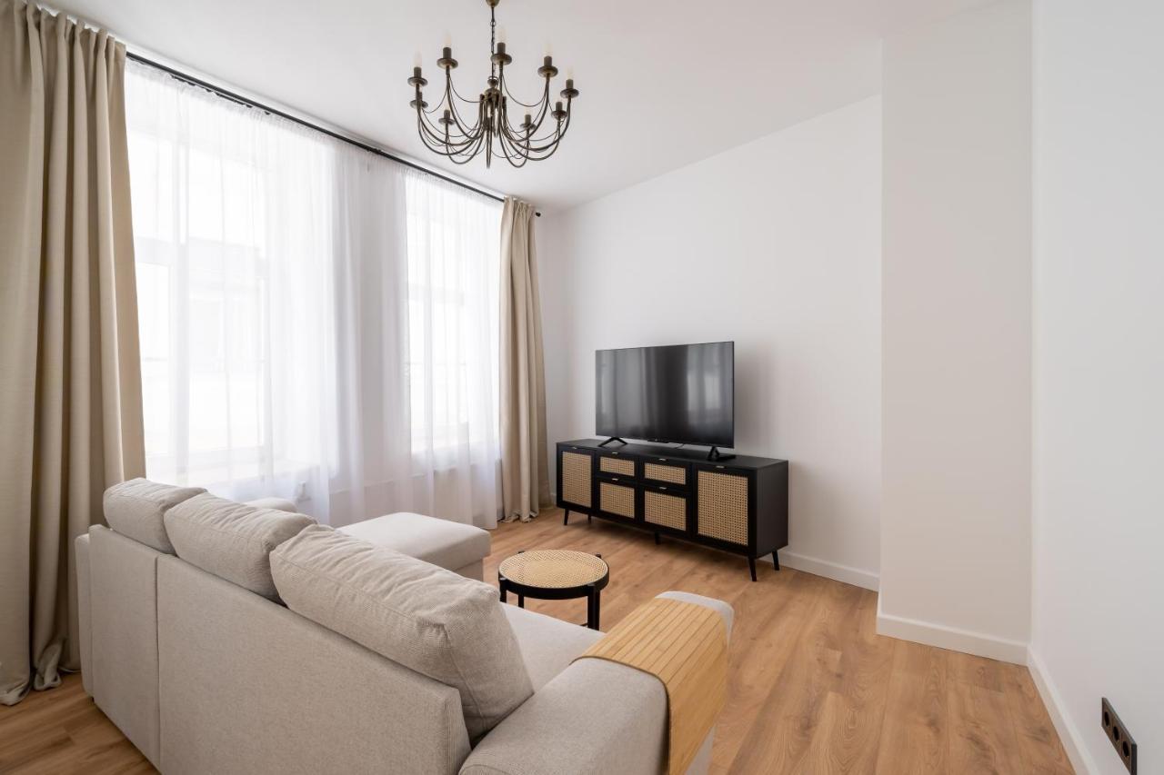 Huoneisto Spacious 1-bedroom In The Heart Of Old Town