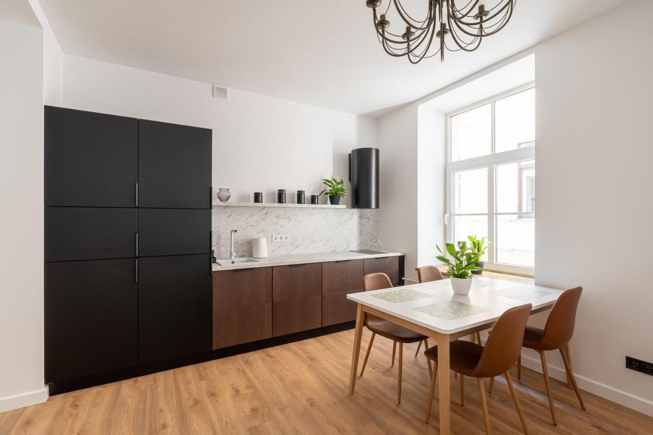 Huoneisto Spacious 1-bedroom In The Heart Of Old Town *