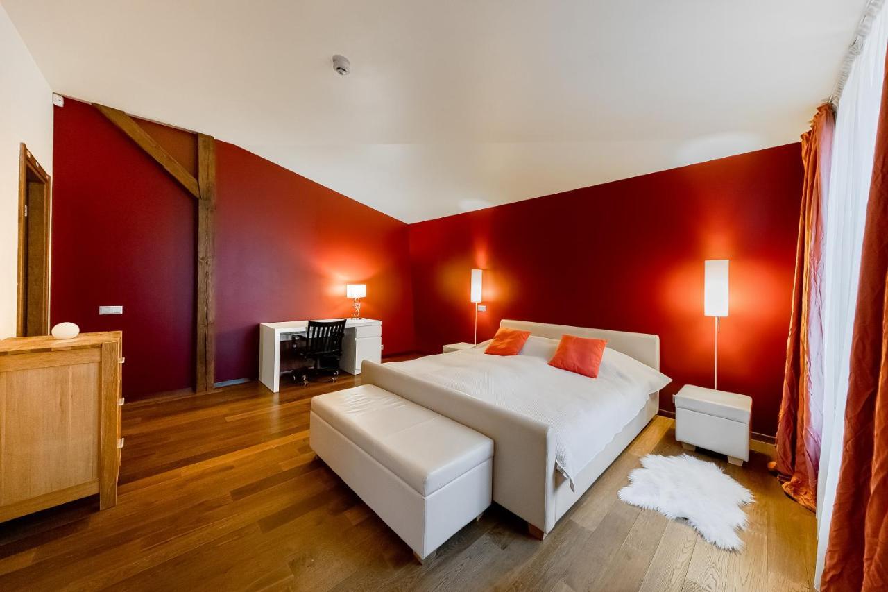Stylish Mansard In Quite Center Apartamento *