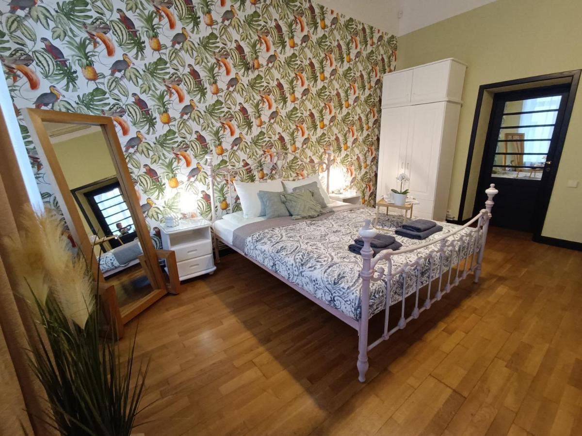 Dzīvoklis Riverside Old Town Spacious One Bedroom Few Steps From Dome Square And Cathedral