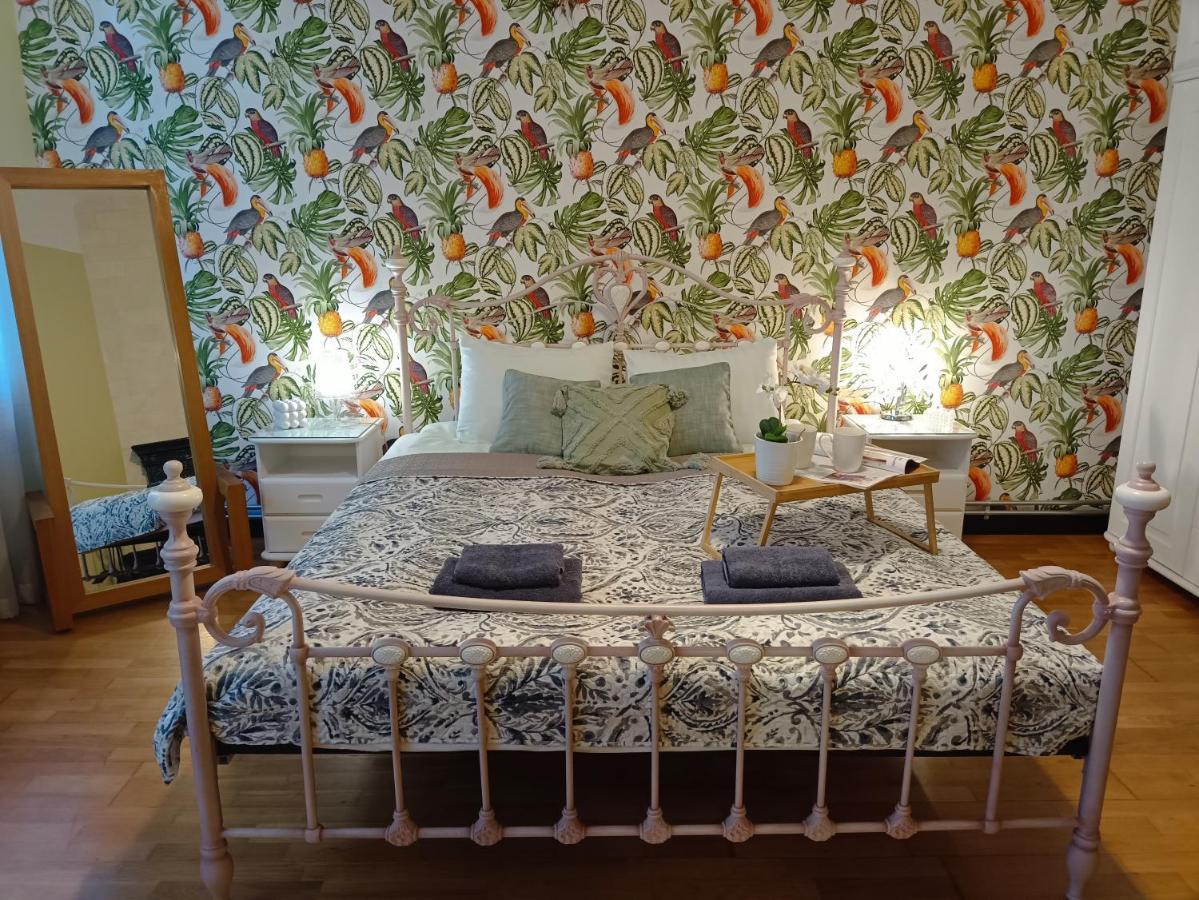Riverside Old Town Spacious One Bedroom Few Steps From Dome Square And Cathedral Riga