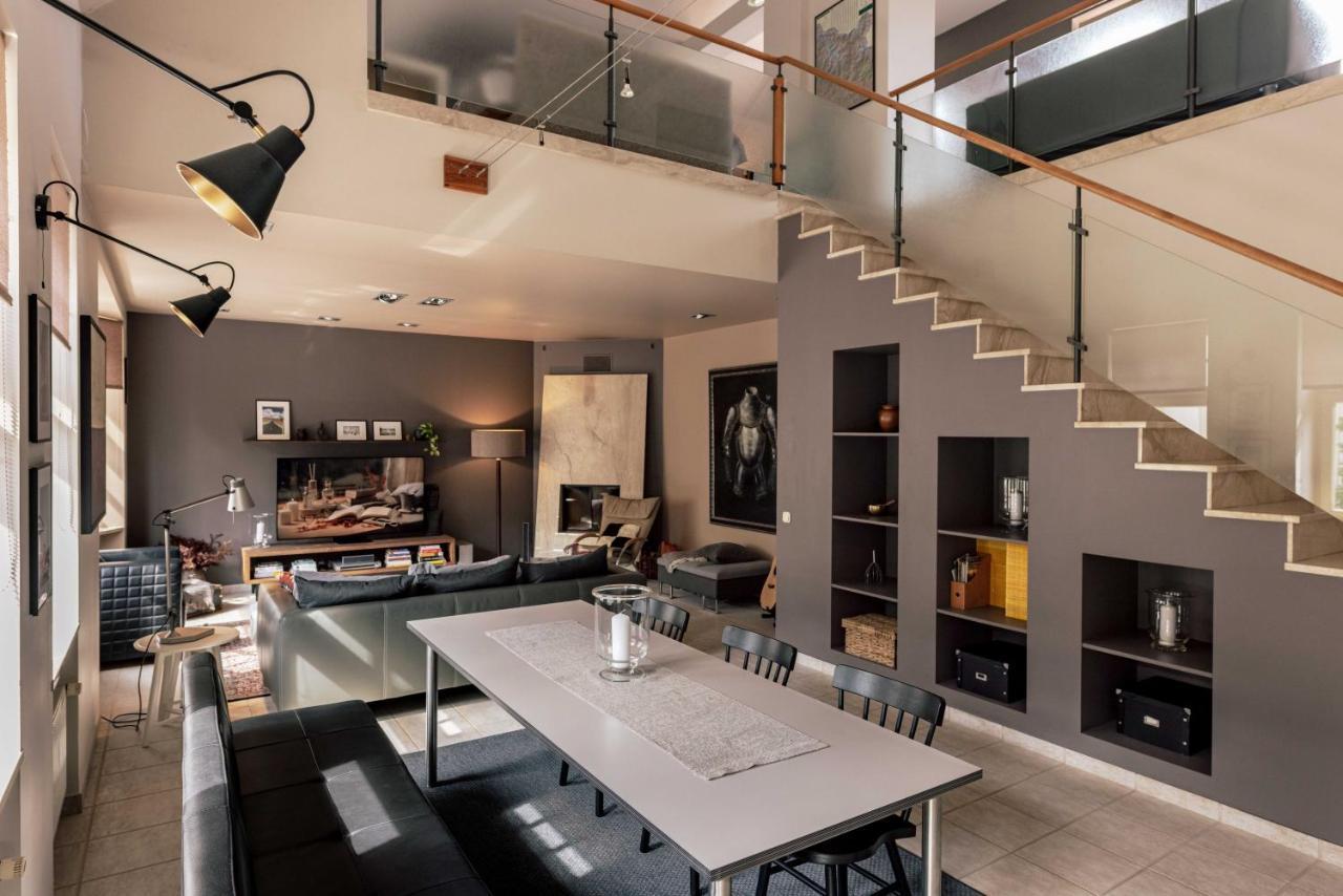 Spacious 2-story Apt. W/ Terrace - 280 M2 Căn hộ *