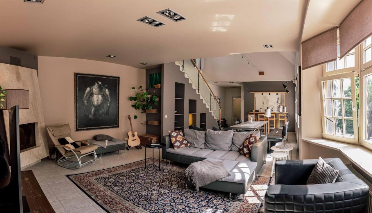 Spacious 2-story Apt. W/ Terrace - 280 M2 *