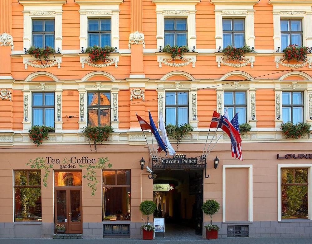 Garden Palace Hotel 4*