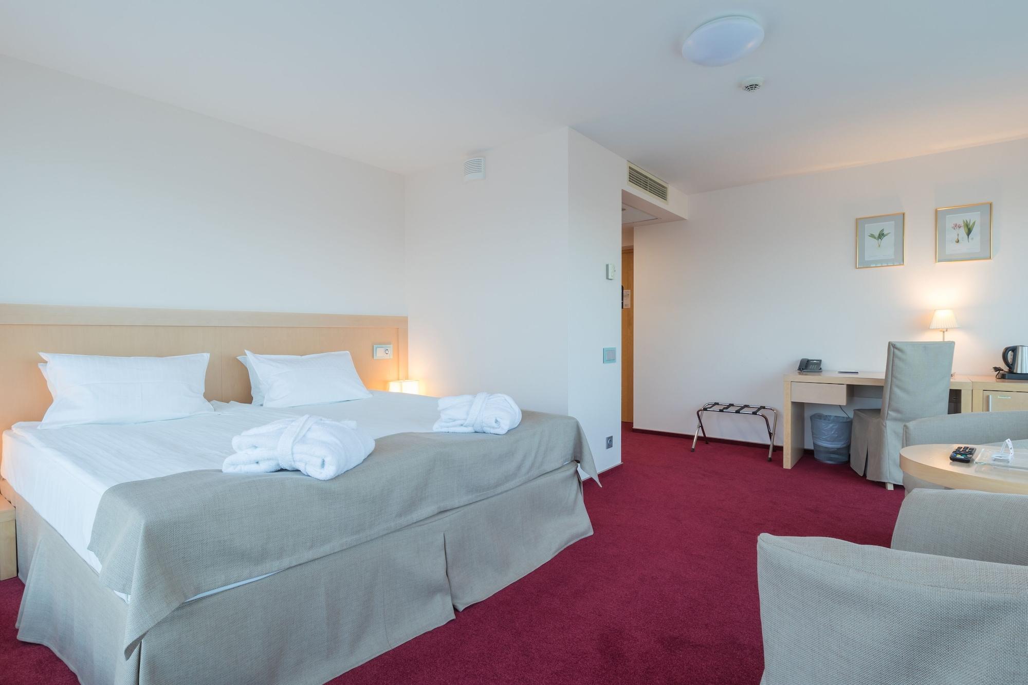 Islande With Free Parking Hotel