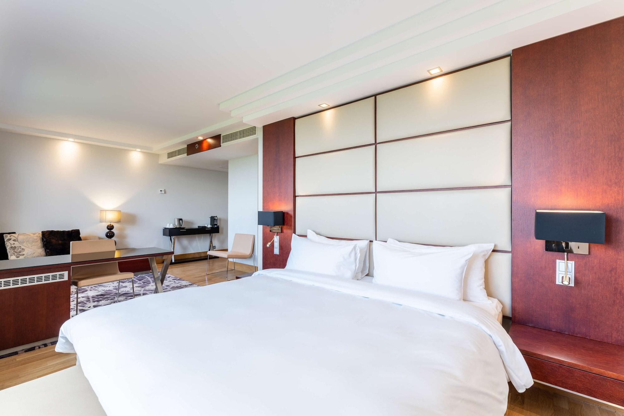 Khách sạn Radisson Blu Elizabete Hotel,