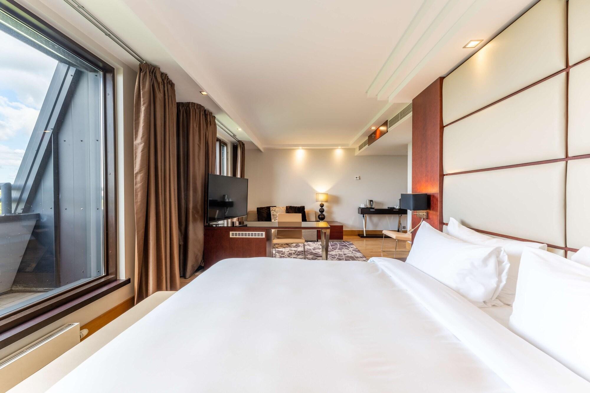 Radisson Blu Elizabete Hotel, Khách sạn 4*