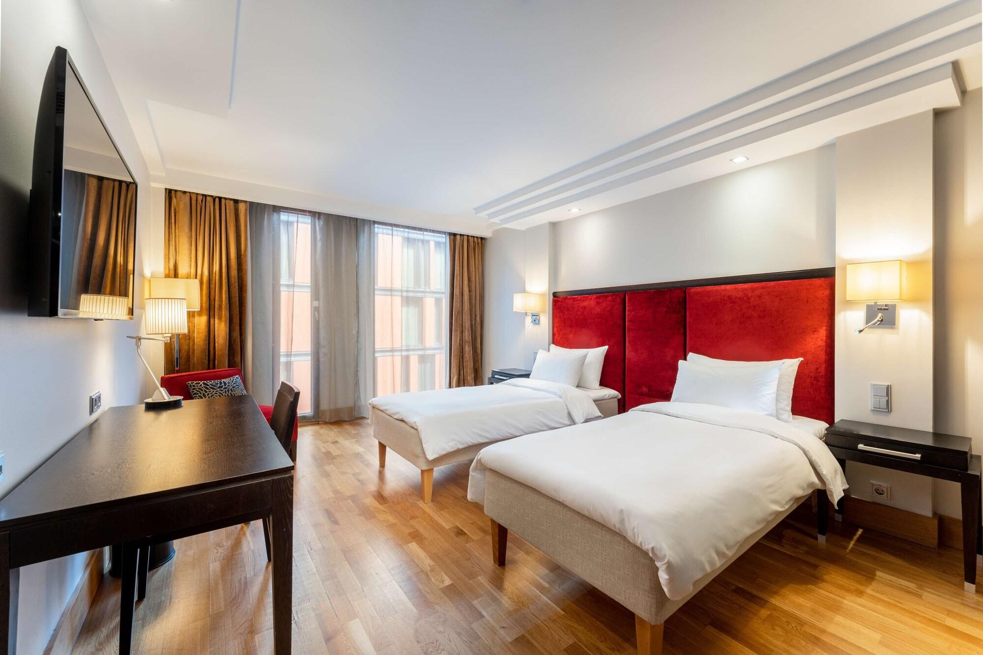 Khách sạn Radisson Blu Elizabete Hotel, 4*