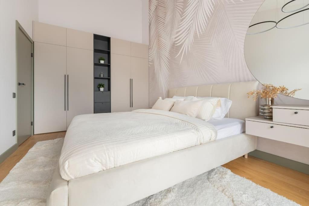 Luxurious Penthouse With Parking Apartment Riga