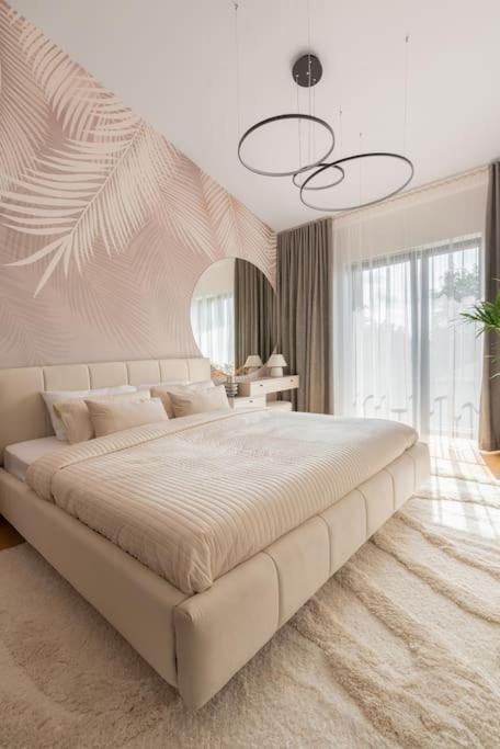 Luxurious Penthouse With Parking Apartment