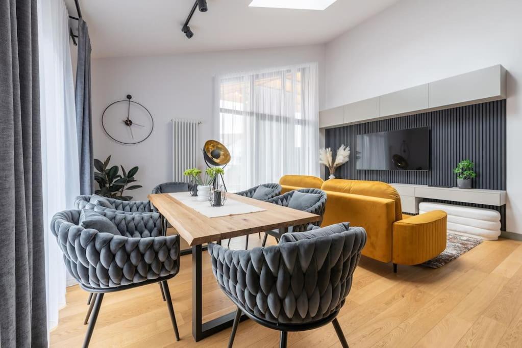 Apartment Luxurious Penthouse With Parking *