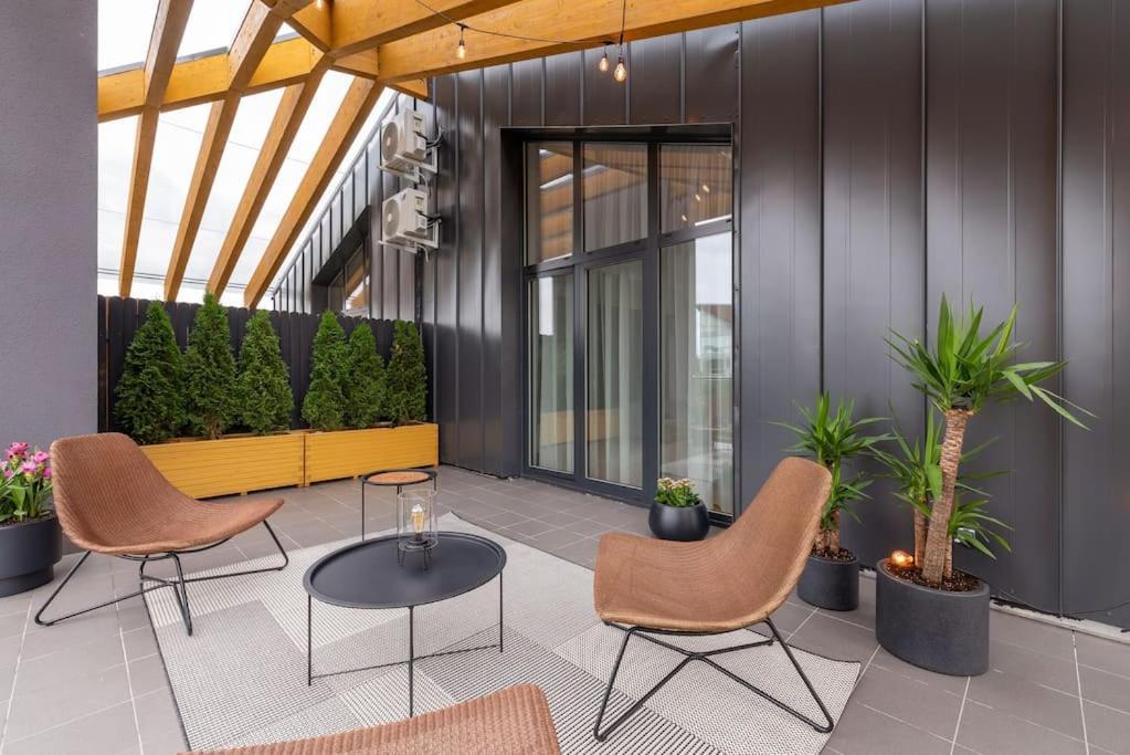 Luxurious Penthouse With Parking *