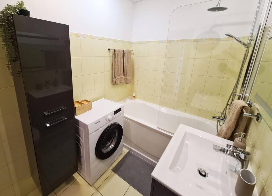 Stylish With Parking & Spacious Balcony Apartment Riga