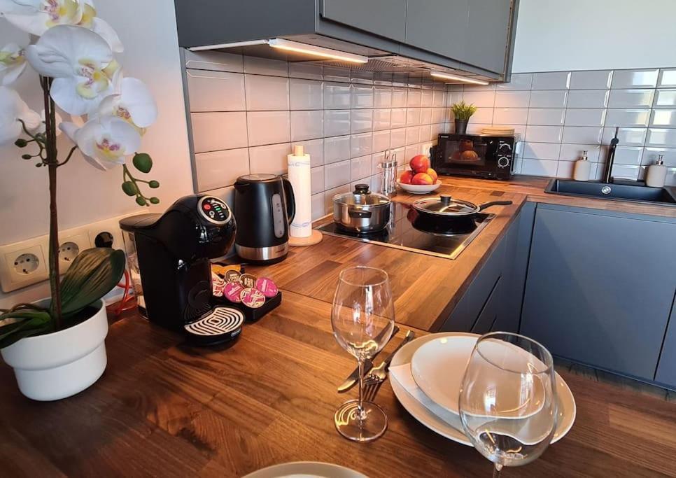 Apartment Stylish With Parking & Spacious Balcony *