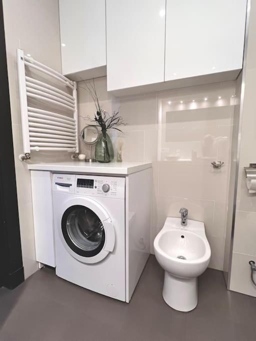 Modern Apartment *