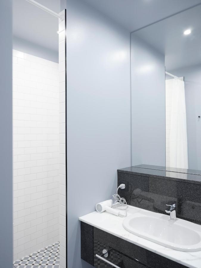 Aparthotel Miro Skolas - Quiet Chic, Free Parking, Self Check-in Riga
