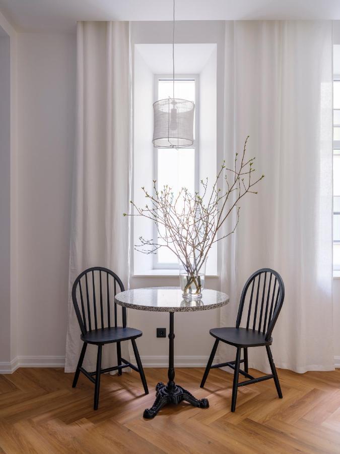 Miro Skolas - Quiet Chic, Free Parking, Self Check-in Aparthotel Riga