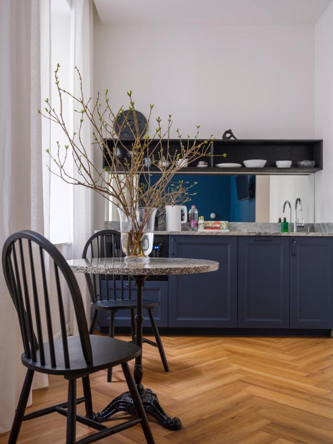Huoneistohotelli Miro Skolas - Quiet Chic, Free Parking, Self Check-in Riika